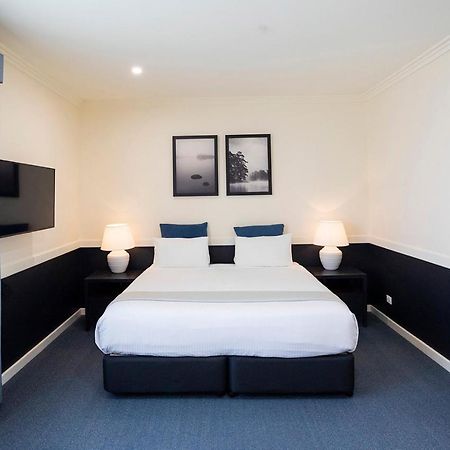 Hawkesbury Race Club Motel Windsor Zewnętrze zdjęcie A room at the hotel