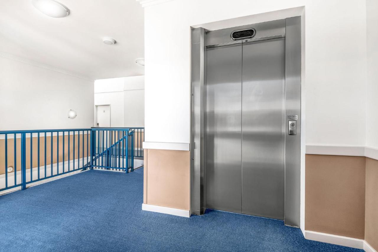 Hawkesbury Race Club Motel Windsor Zewnętrze zdjęcie A residential elevator