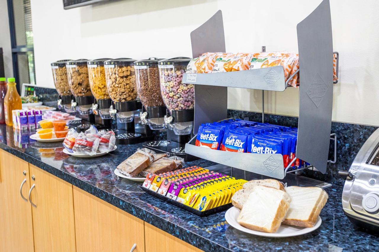 Hawkesbury Race Club Motel Windsor Zewnętrze zdjęcie A cereal bar at a hotel
