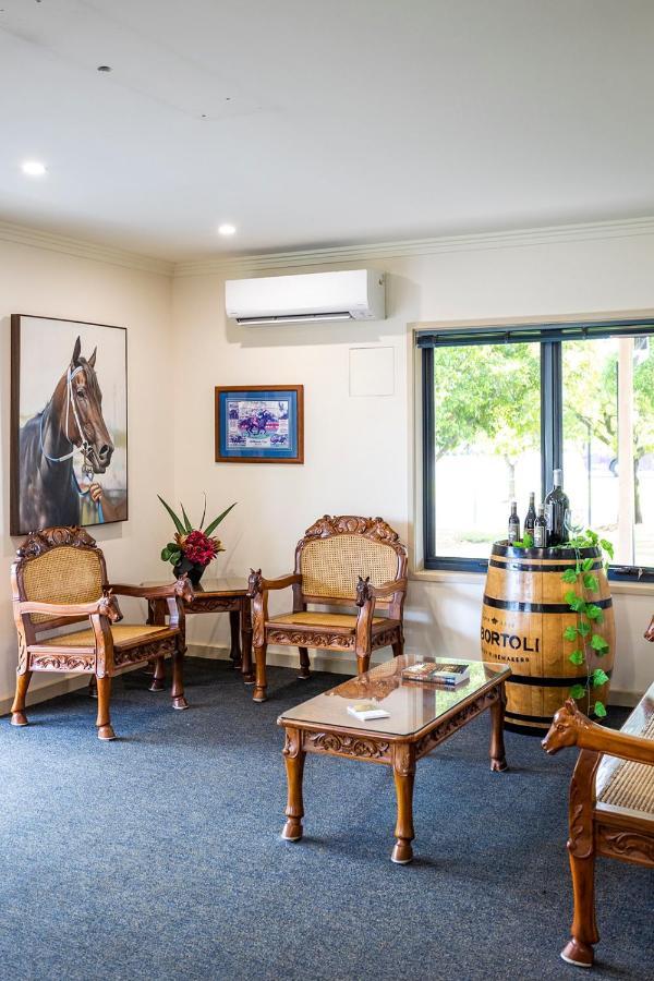 Hawkesbury Race Club Motel Windsor Zewnętrze zdjęcie The interior of the visitor's centre at the Barossa Valley wine region