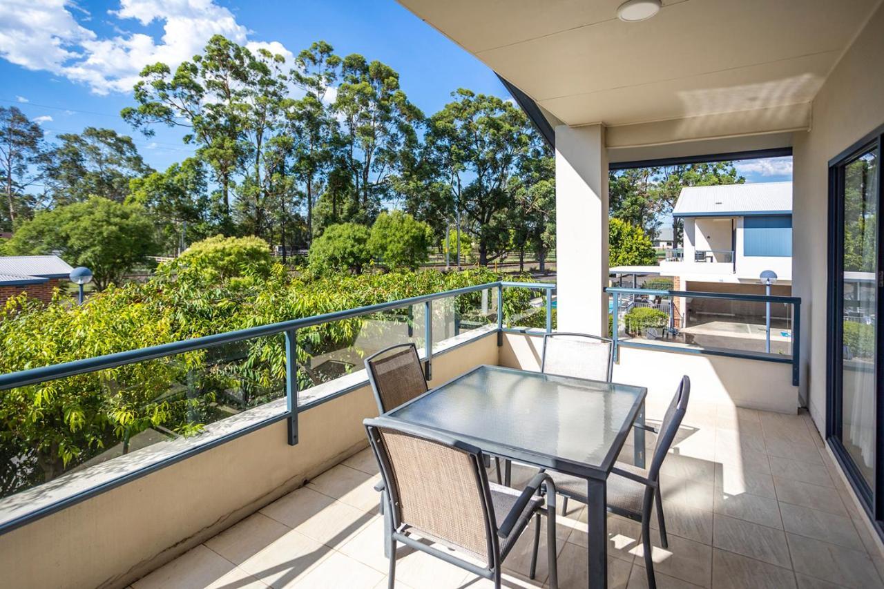 Hawkesbury Race Club Motel Windsor Zewnętrze zdjęcie A balcony