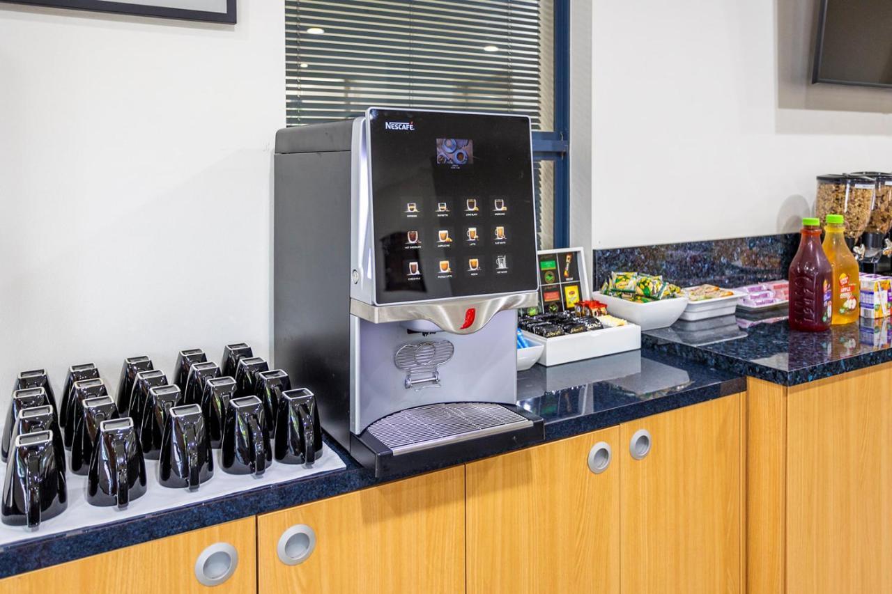 Hawkesbury Race Club Motel Windsor Zewnętrze zdjęcie A coffee machine