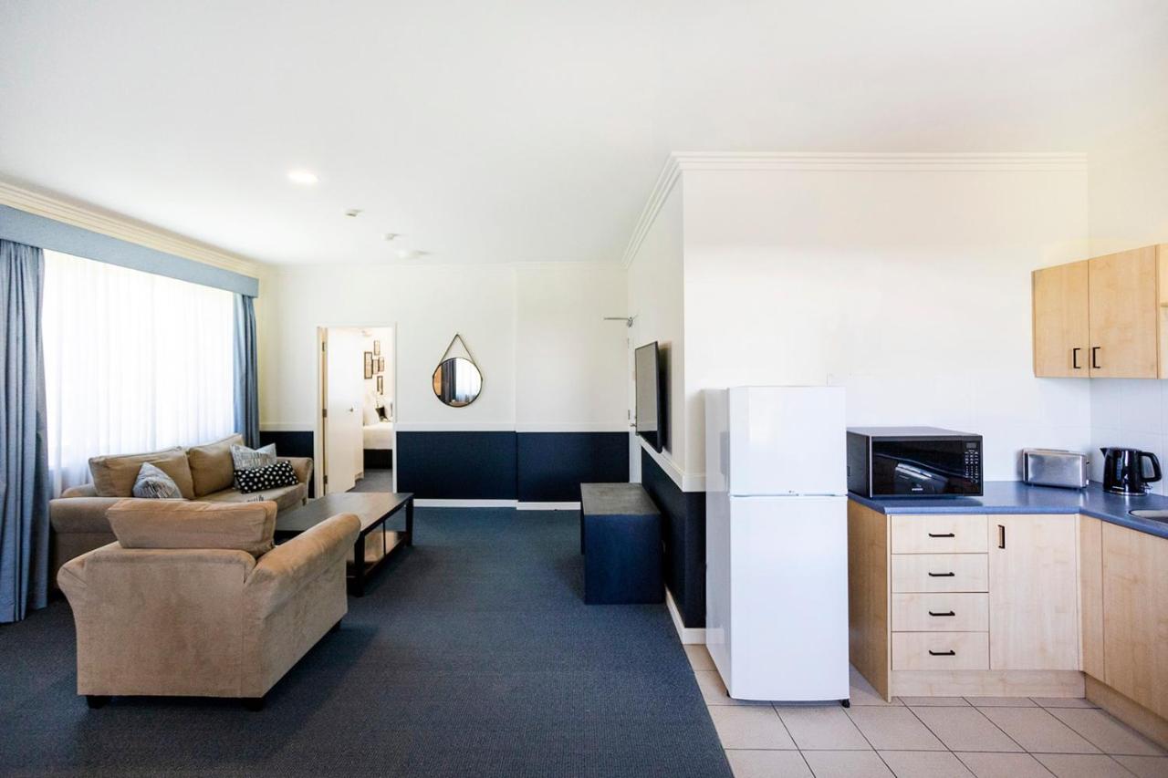 Hawkesbury Race Club Motel Windsor Zewnętrze zdjęcie A typical studio apartment