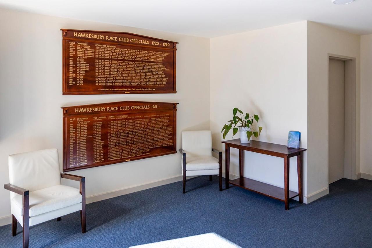 Hawkesbury Race Club Motel Windsor Zewnętrze zdjęcie Club Honours Boards