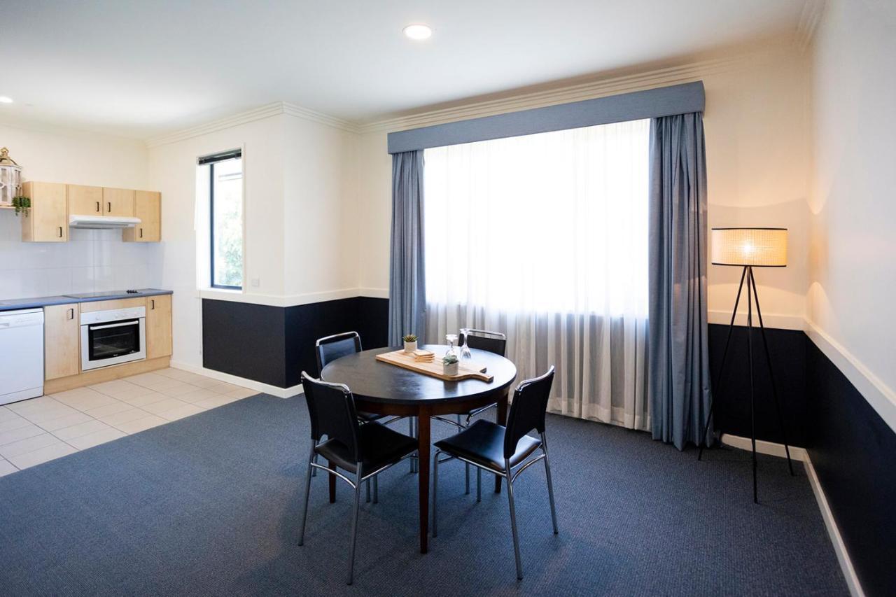 Hawkesbury Race Club Motel Windsor Zewnętrze zdjęcie A typical apartment at the University of Western Australia