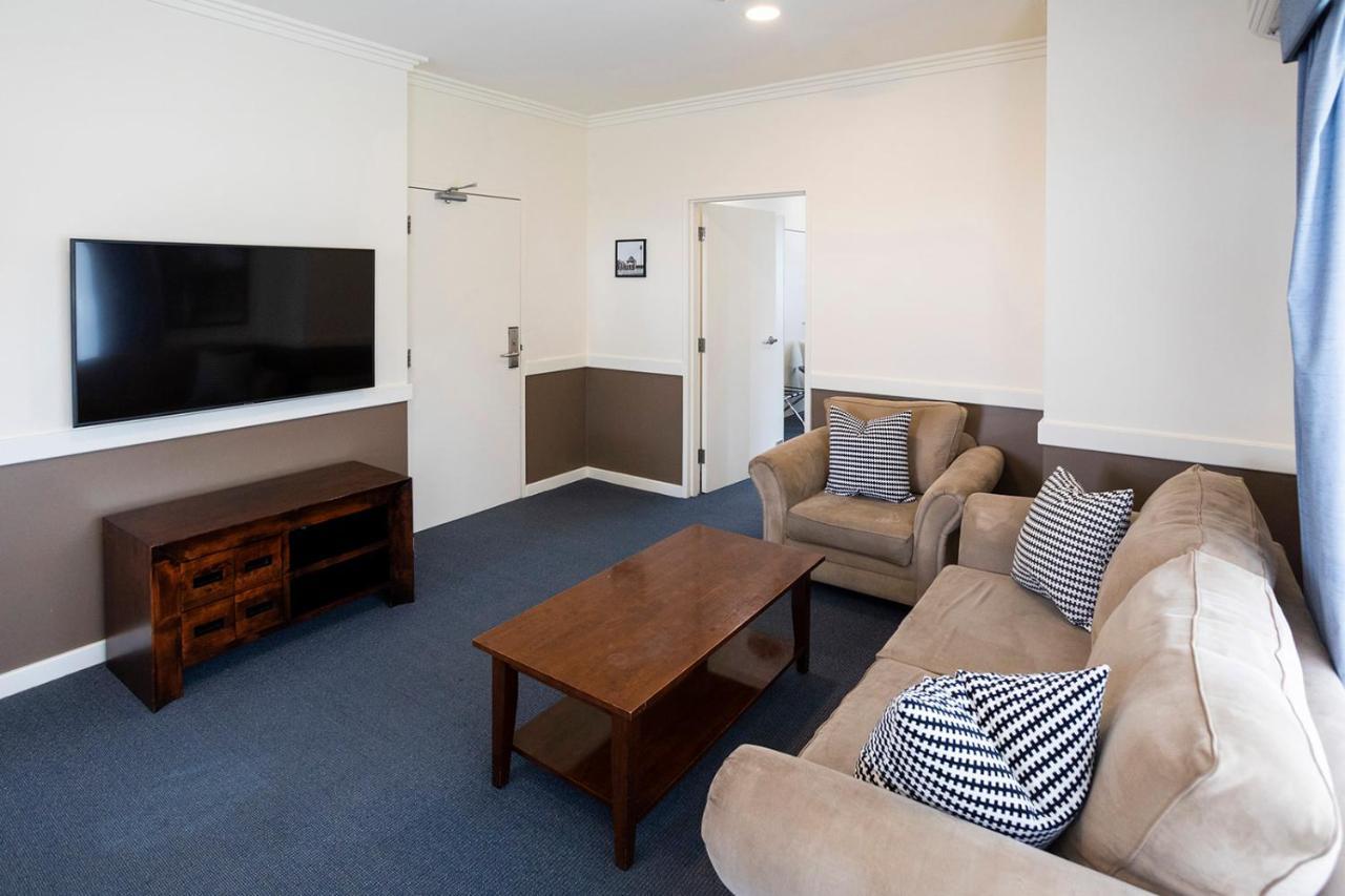 Hawkesbury Race Club Motel Windsor Zewnętrze zdjęcie A common room at the University of New England